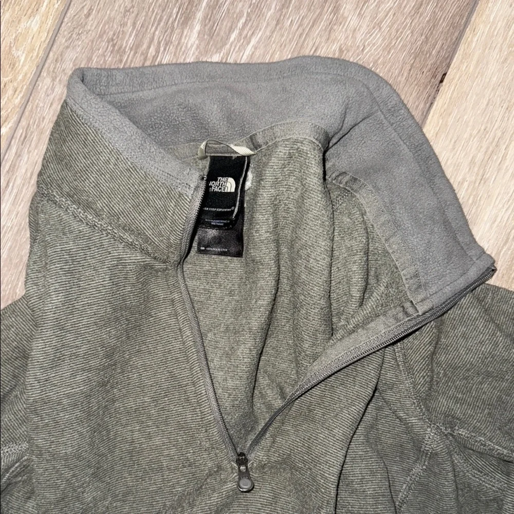 The North Face grayish/olive green quarter zip women’s large - Picture 3 of 4